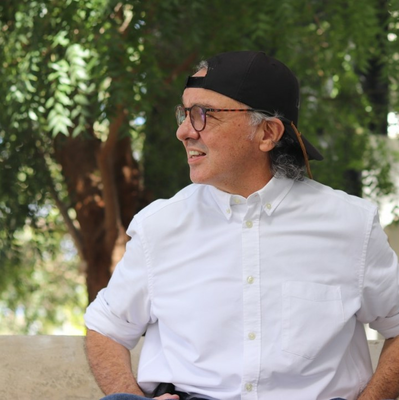 Image of profile / Enrique Trava