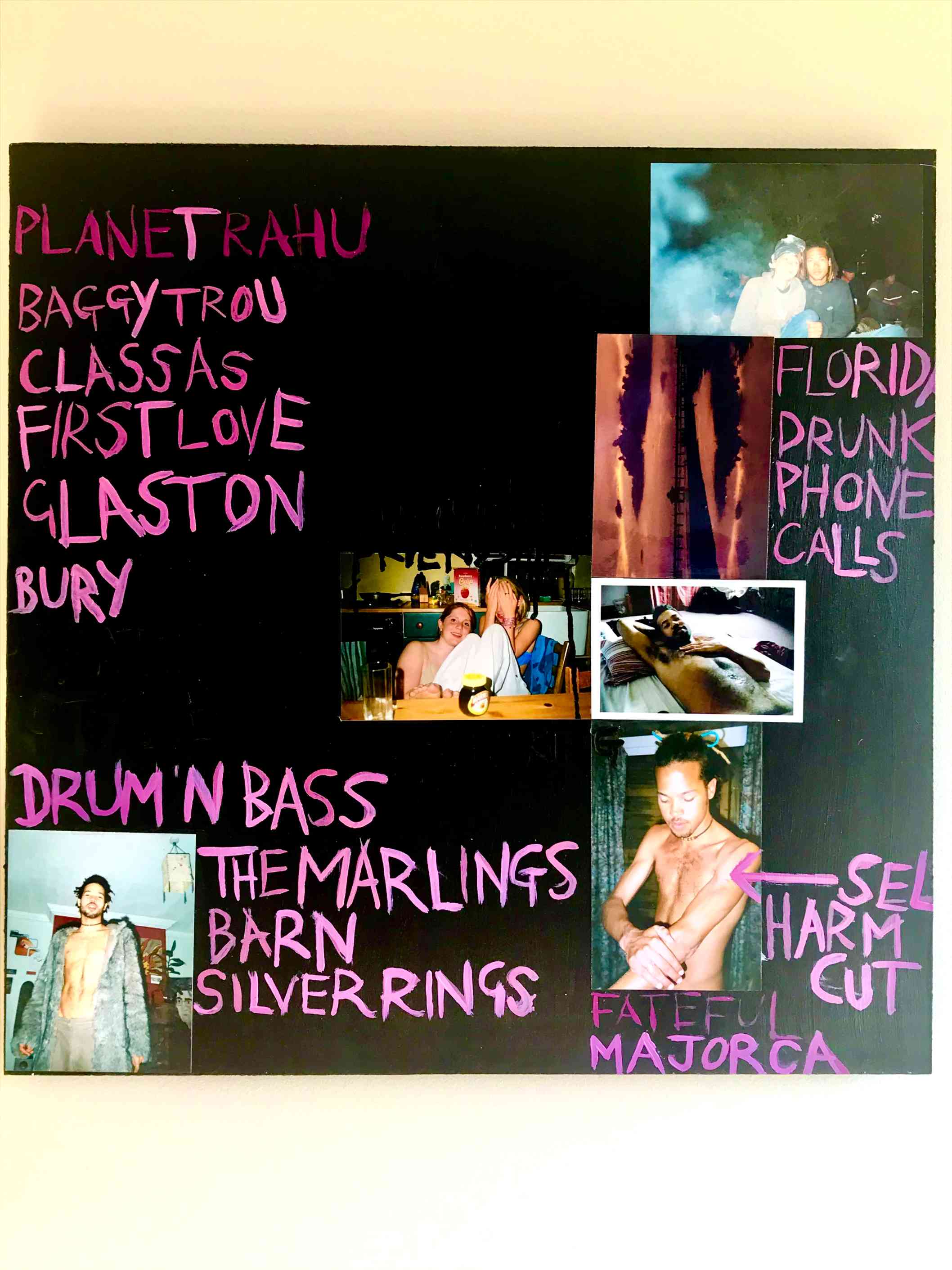 Bassheads, The Matrix あなたの作品が壁にかかっているイメージ