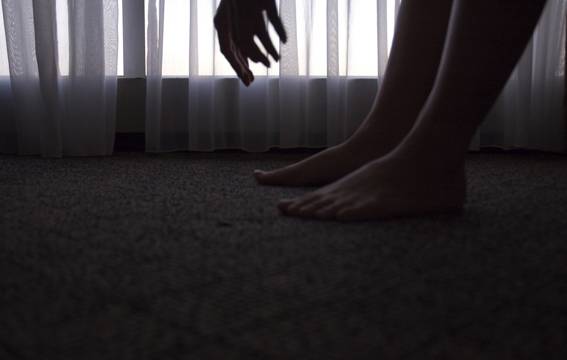 look after one's body あなたの作品が壁にかかっているイメージ