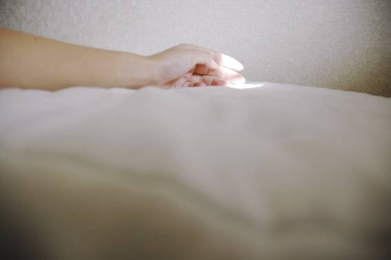 be exposed to the light あなたの作品が壁にかかっているイメージ